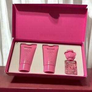 Moschino Pink Toy 2 Bubble Gum Gift Set